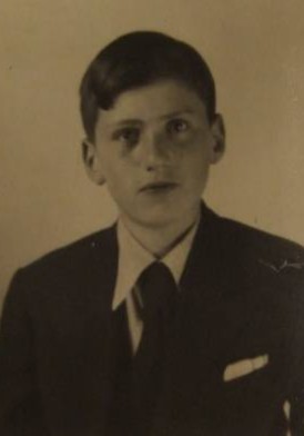 1 November 1921 | A German Jew, Günther Simons, was born in Rheydt. He emigrated to The Netherlands. In #Auschwitz from 17 July 1942. No. 48358 He perished in the camp on 11 August 1942.