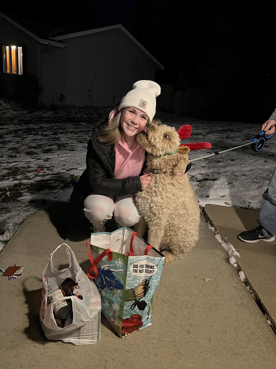 AddisonJ25's tweet image. Great night trick or treating for canned goods!! Thanks to everybody who donated! 🎃🥫
@RyanRadke316 #fccla