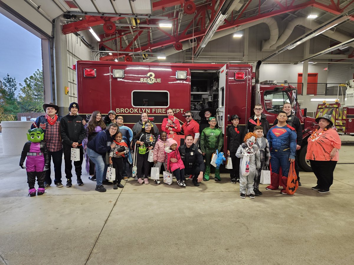 LauraP1118's tweet photo. Happy Halloween from the Brooklyn Buddy Club!  A great big THANK YOU to the Brooklyn Rec Center, Brooklyn Police and Brooklyn Fire departments for making our Halloween party on Sunday SO MUCH FUN!!!! 🎃😁 https://t.co/ksCl0ISMdj