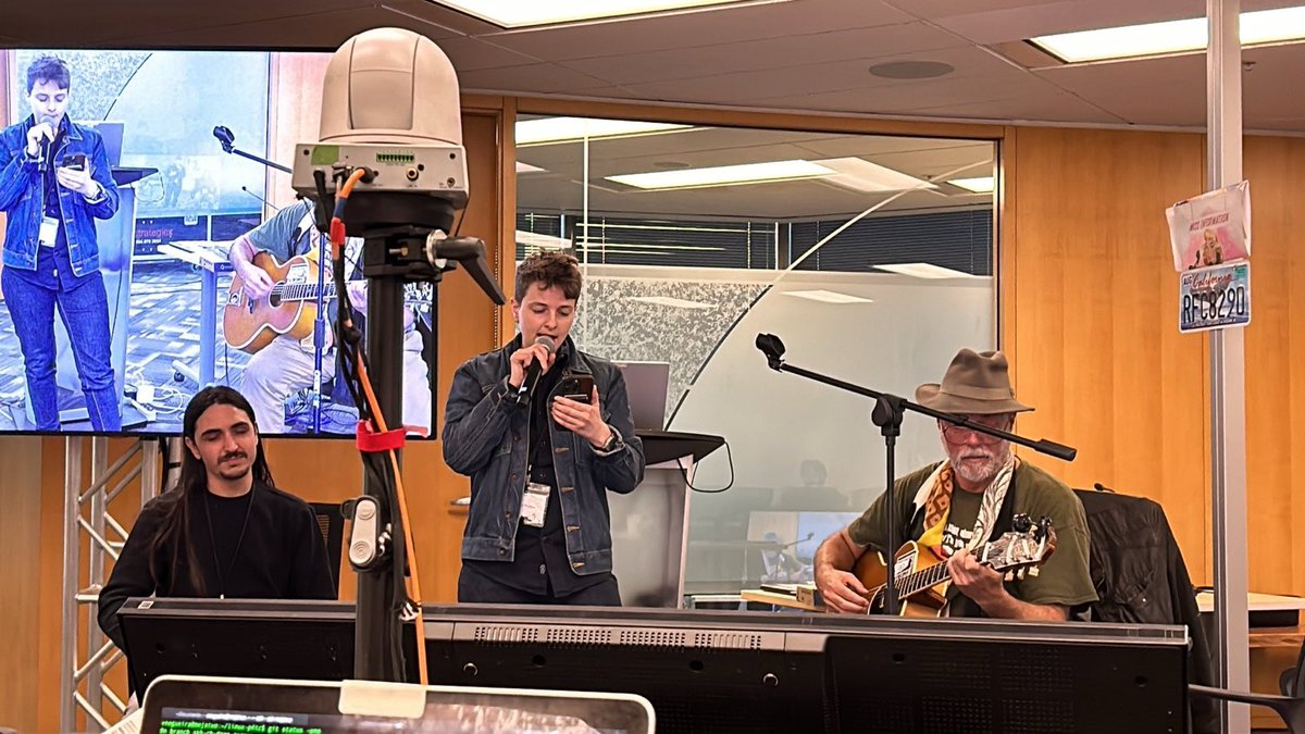 netdevconf (@netdev01) on Twitter photo Monsieur Taht <a href="/mtaht/">Dave Taht blog.cerowrt.org</a> on the finale @netdevo1 0x17 music BoF finale #netdevconf Monsieur Taht <a href="/mtaht/">Dave Taht blog.cerowrt.org</a> on the finale @netdevo1 0x17 music BoF finale #netdevconf