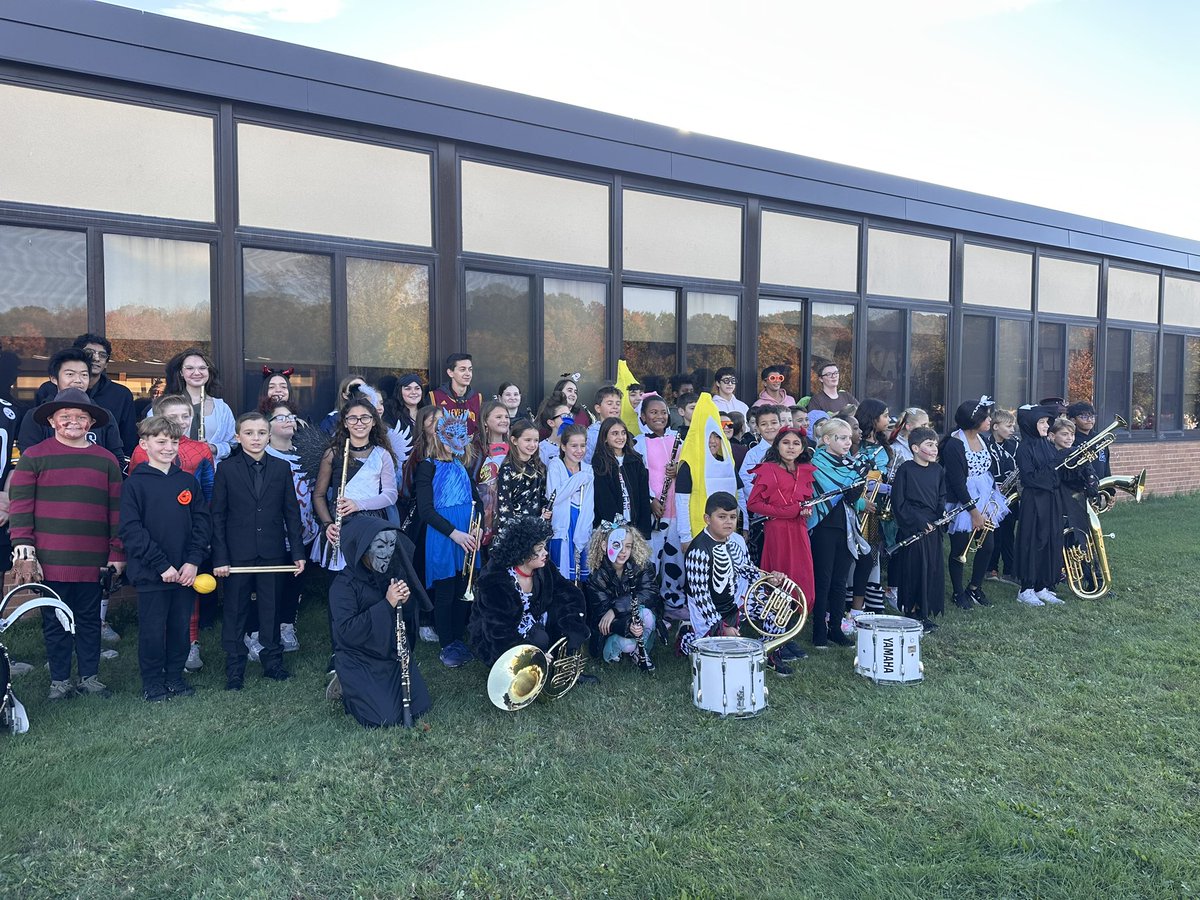 Pics from the Boyd Halloween Costume Parade! Happy Halloween everyone! 🎶🥁👻🎃 <a href="/ElwoodMusicDept/">ElwoodMusicDept</a> <a href="/boydinstruments/">Boyd Instrumental Music</a>