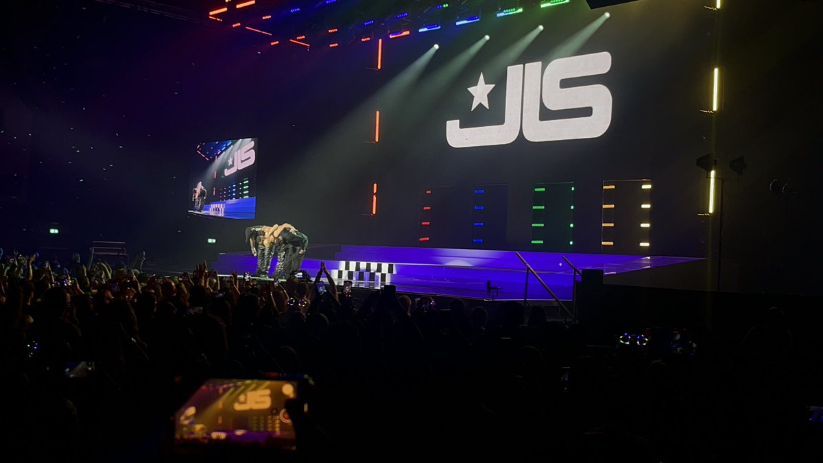 Nutter64's tweet photo. Already missing it! 💙❤️💚💛 @Oritse @MarvinHumes @AstonMerrygold @JBGill https://t.co/Ekvsj4Cx1K