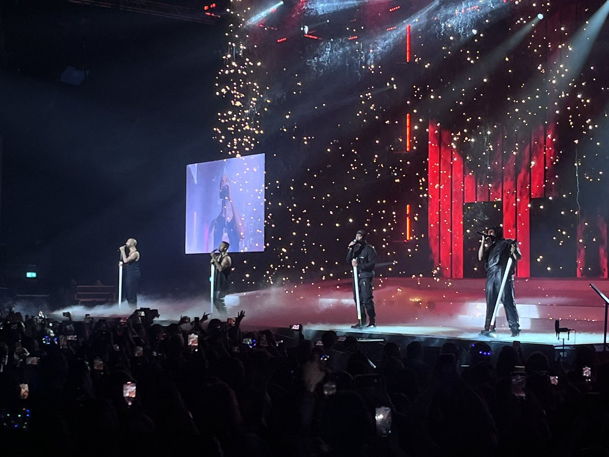 Nutter64's tweet photo. Already missing it! 💙❤️💚💛 @Oritse @MarvinHumes @AstonMerrygold @JBGill https://t.co/Ekvsj4Cx1K
