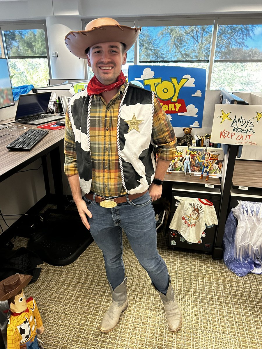 birdvsplane's tweet image. Team couldn’t decide on one thing, so we went Disney+ and said hey, have fun with it.