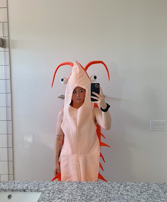 in case u were wondering what world famous master class cosplayer m4stiff is being for holler ween. Shimp