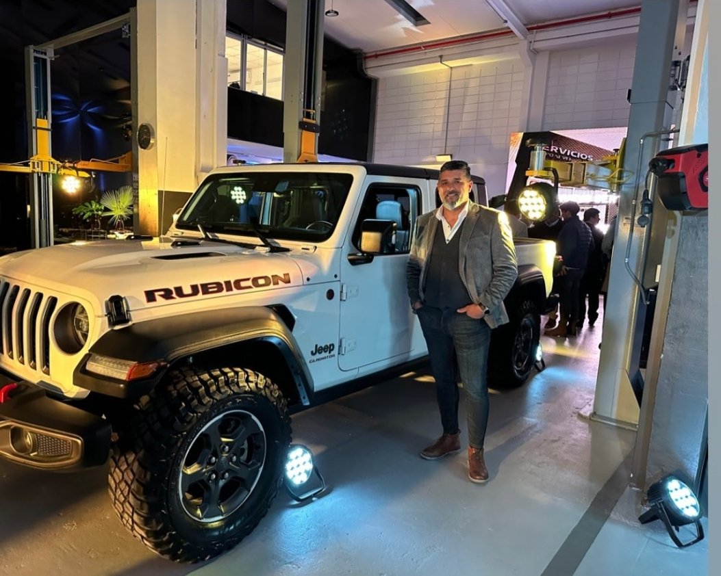 Gracias <a href="/JeepUruguay/">JeepUruguay</a> por la invitación. Tremendo lo nuevo de #Sevel en Montevideo