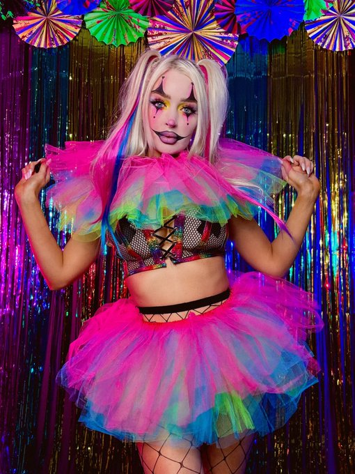 Happy Halloween! 🤡💕 https://t.co/JH64CitAIx