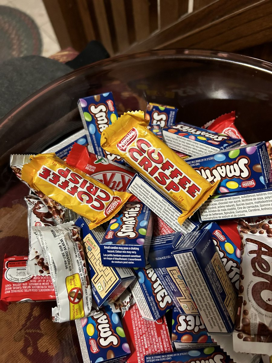 kentonlarsen's tweet photo. If you let Canadian trick-or-treaters choose their candy, nine times out of 10, they’ll go for Coffee Crisp. https://t.co/2OJpurGqAR