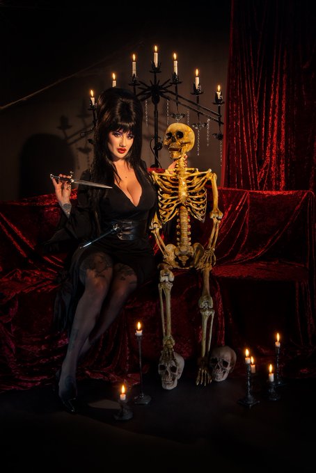 2 pic. Happy Halloween! https://t.co/h6qiVpEGLU