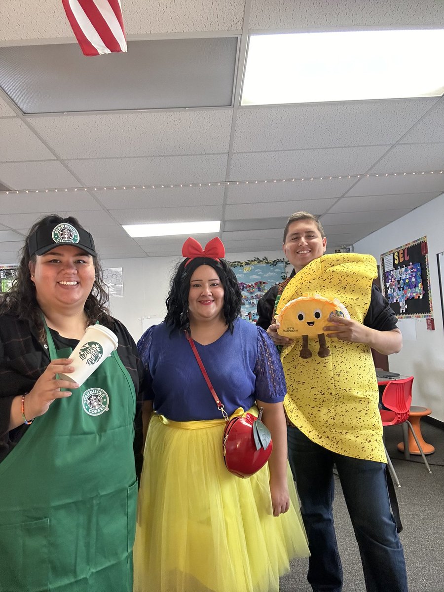 Year 4 Halloween fun at Redwood! 🌮 <a href="/Eduardo16771286/">Eduardo Gomez, Multlingual Programs and Services</a> <a href="/ValenciaEd14/">Eduardo Valencia</a> @ItsAmandaMacias <a href="/JArauz5/">JDAraúz, Ed.D</a>