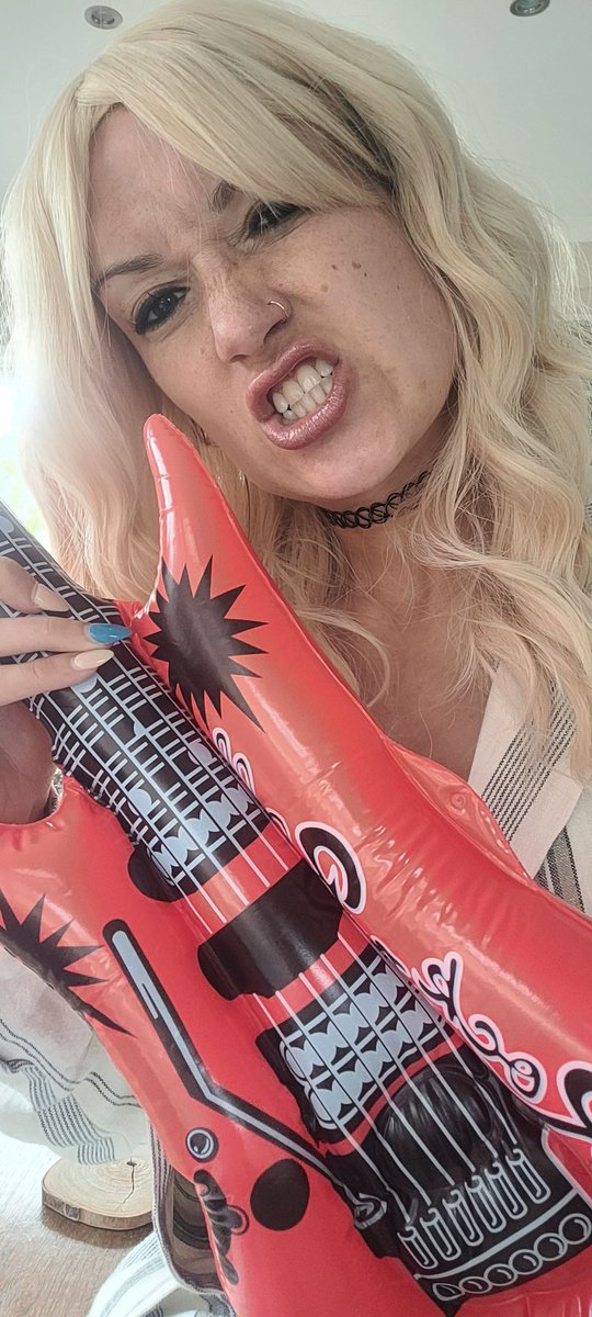 lydsemjay's tweet image. Happy Hallow 🤟