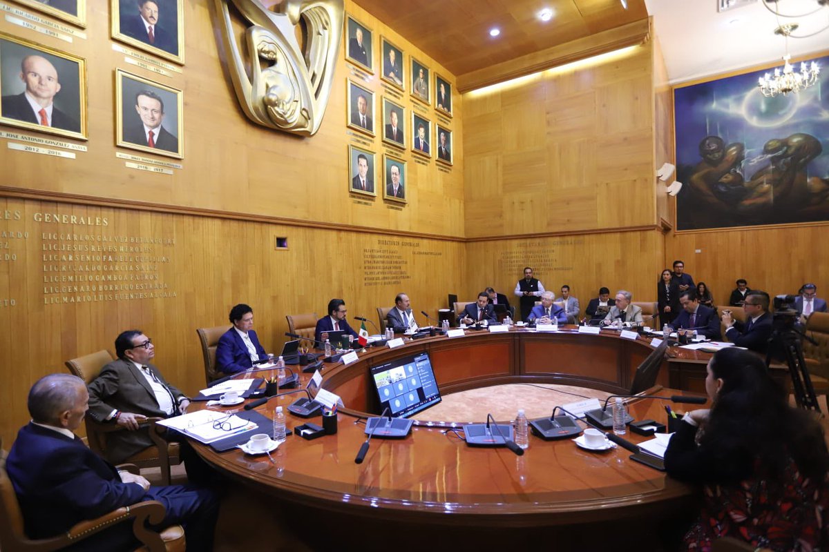 zoerobledo's tweet photo. Este martes el H. Consejo técnico de @Tu_IMSS desarrolló su Sesión Ordinaria aprobando diversos puntos, entre los que destacan: 

Apoyos extraordinarios para la población, los trabajadores y los empleadores afectados por el Huracán Otis en #Guerrero.

🔘Los trabajadores seguirán recibiendo asistencia médica y de maternidad, quirúrgica, farmacéutica y hospitalaria incluso si son dados de baja de su empleo durante las semanas posteriores.

🔘 Se suspenderán nuevas acciones de fiscalización en Acapulco hasta enero de 2024 y se otorgará un beneficio de pago a plazos o de manera diferida de cuotas patronales para las empresas afectadas.

🔘 En tanto se reanuda el servicio de Guarderías, se autorizó el pago de la ayuda económica directamente a los padres y madres cuyos hijos se encontraban registrados ante el seguro social.

🔘 Asimismo, se aprobó la donación en favor del IMSS de dos inmuebles; el Hospital Materno Infantil en Campeche y un predio para la construcción de un hospital en Baja California.