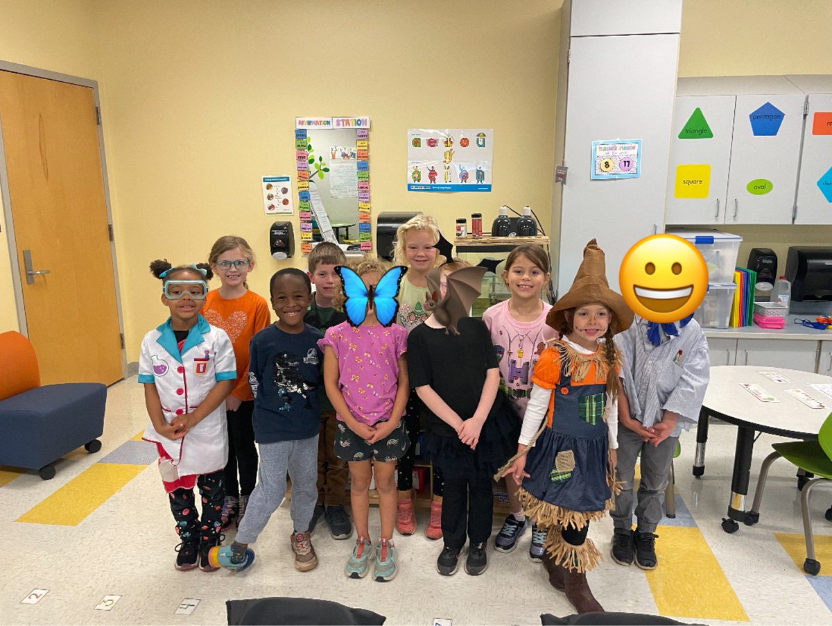 The kids dressed up for Halloween/Science day. We had a scarecrow, bat, scientist, Chris from Wild Kratts, and a paleontologist.💚🦇👩‍🔬🐅🦕<a href="/LHECMES/">Lincoln HeightsECMES</a>