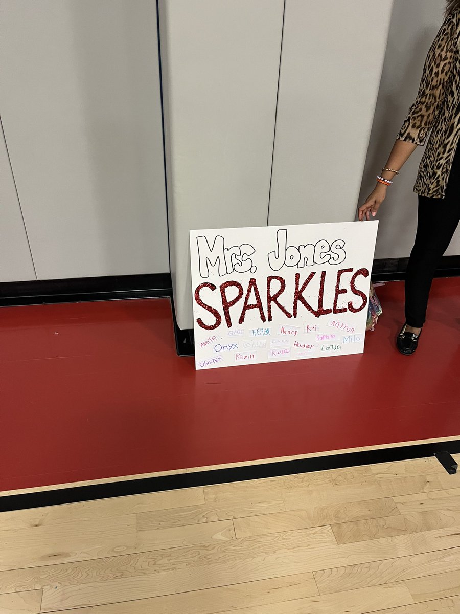 AP_ReedElem's tweet photo. October is National Principal Appreciation month!  We had to show @JonesKandes our love and appreciation for all she does for our school, students, and staff.  @Reed_Elementary  ❤️ https://t.co/HcvYf2r5b8