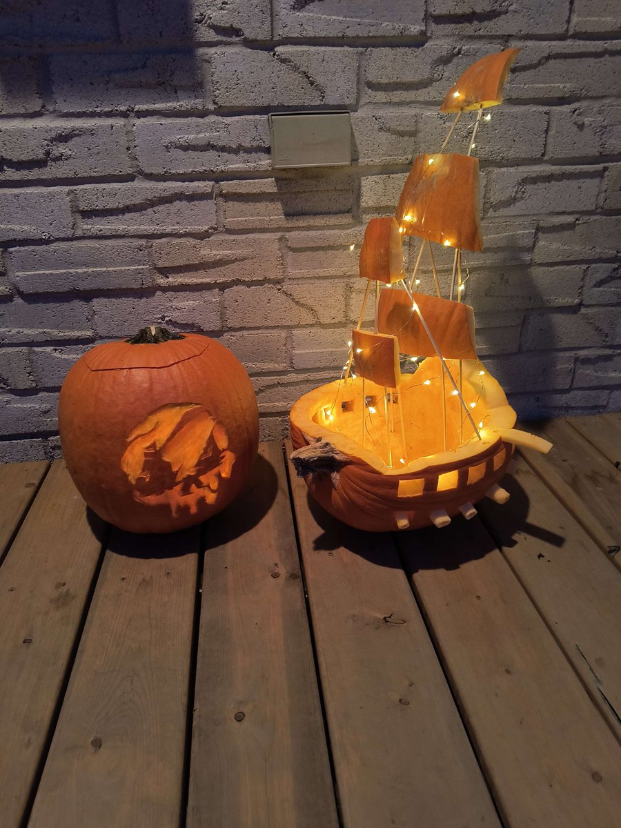 CouplePirates's tweet photo. Happy Halloween
#SeaOfThieves 
#Halloween 
#bemorepirate https://t.co/Y3Uir5bVbk