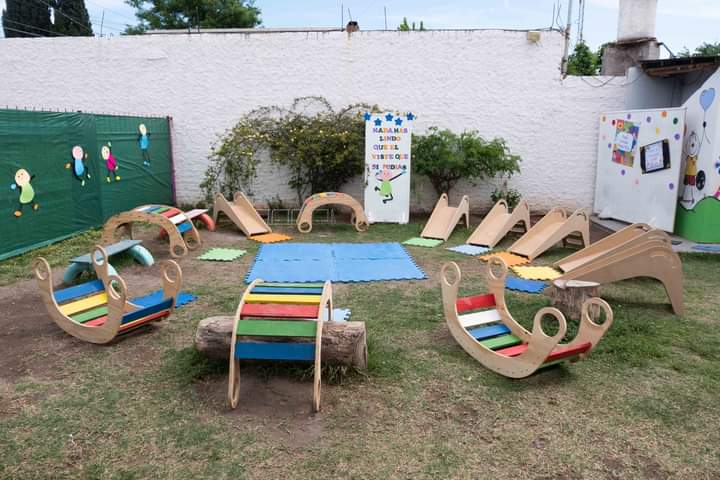 BonnardelOscar's tweet photo. En el día de hoy, con mucha alegría, se les hizo entrega formal de material didáctico y juegos Montessori, a los jardines Burbujitas de Colores y Bichito de Luz, del distrito de Bowen. https://t.co/aV2JyKyYnN