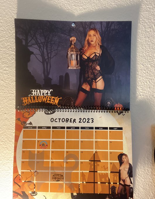 It&rsquo;s Halloween. I know this because @pr3ttyp1nkpuss1 https://t.co/VSgn5rvcLP<a class="tags" href="/tag/pr3ttyp1nkpuss1">@pr3ttyp1nkpuss1</a>