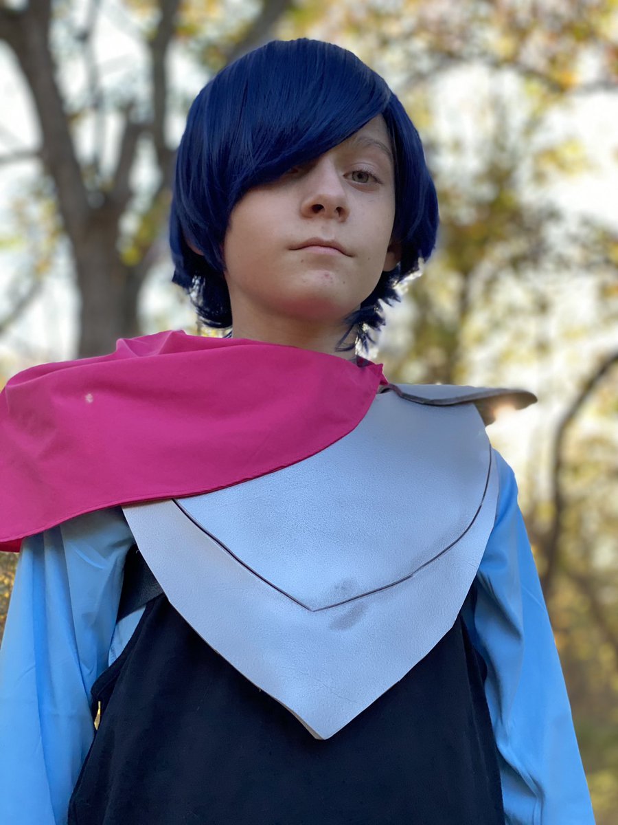 He made his own costume for the first time this year. Foam armor, cardboard sword, lots of spray paint. Passing on the tradition of costume making is 🖤 (he’s the Dark World version of Kris from Deltarune)