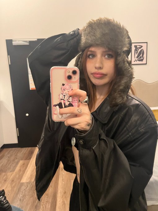 big hat yeyyy >w< https://t.co/NYzbOs6tb4