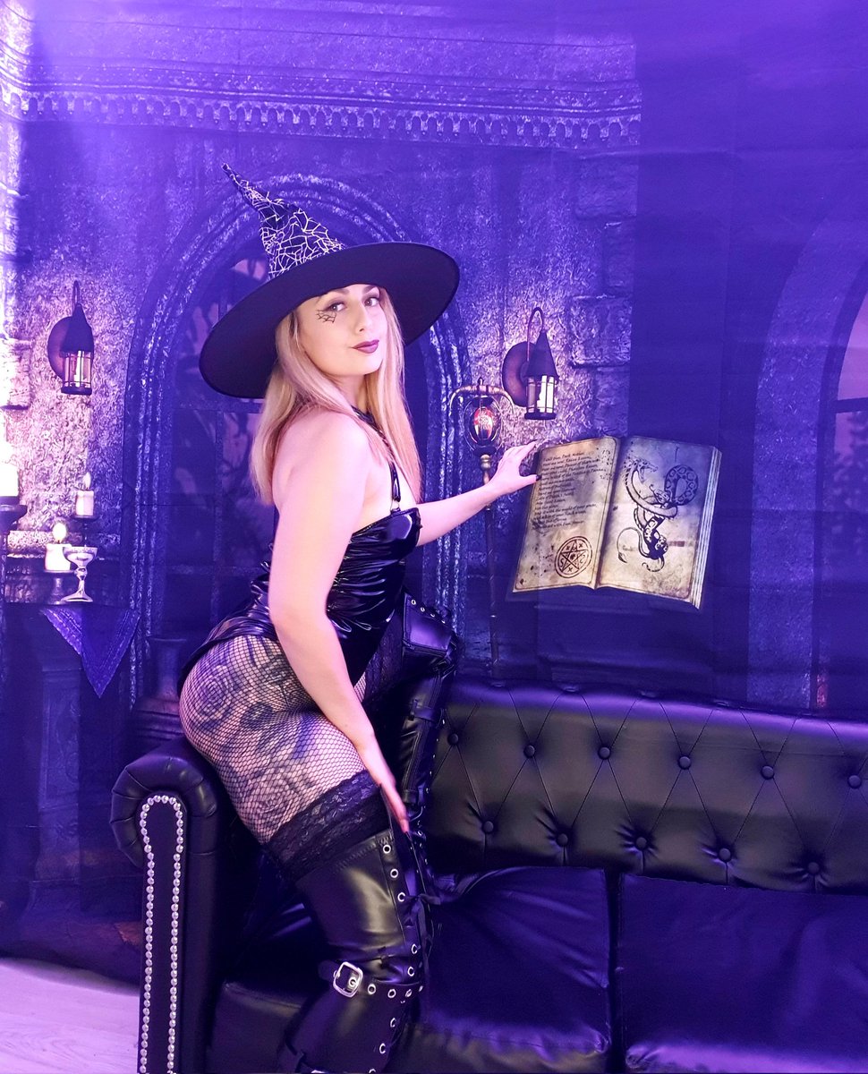 MuschiLambi's tweet photo. #Cam4Halloween #cam4 #spookyboooster #Halloween   

https://t.co/OczfcvcDRH https://t.co/5HztCvmTSX