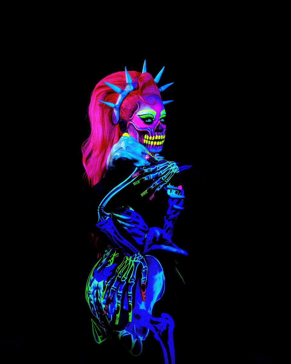 gloriagroove's tweet photo. 💀 HAPPY HALLOWEEN 💀 https://t.co/v9kW2hOYeG
