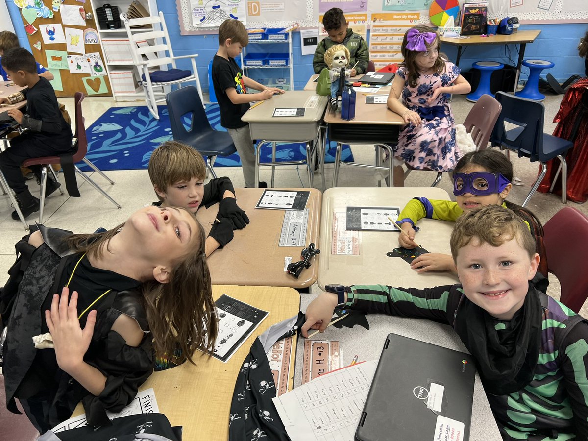 Miss_KearseCBE's tweet photo. Happy Halloween 🎃🎃, from Ms. Kearse’s second grade class! @ClaraBartonElem https://t.co/GzwIF16xFp