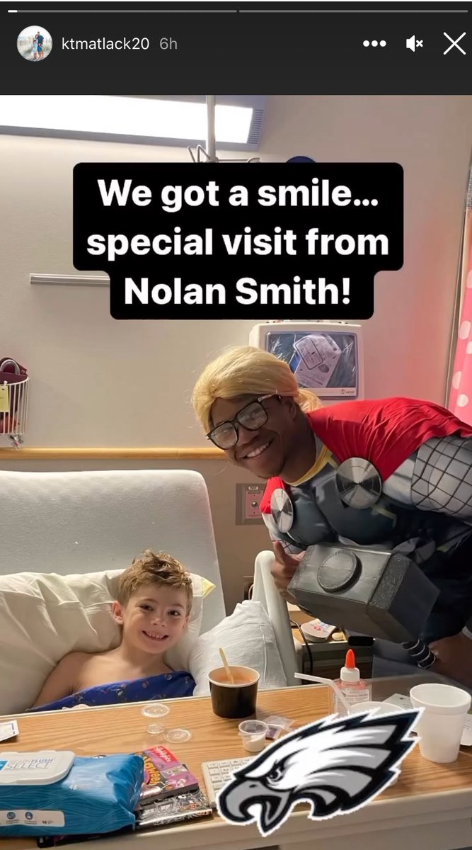 MLFootball's tweet photo. HEARTWARMING: #Eagles rookie Nolan Smith went all dressed up in a costume to visit a sick kid in the hospital who is a Birds superfan

🥹🥹👏

Special❤️ https://t.co/MBFUpxhahM