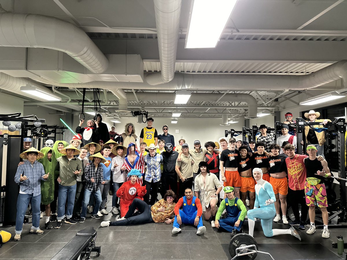 GFU_Baseball's tweet photo. Happy Halloween from George Fox Baseball!

#family https://t.co/bY05cRXzGh