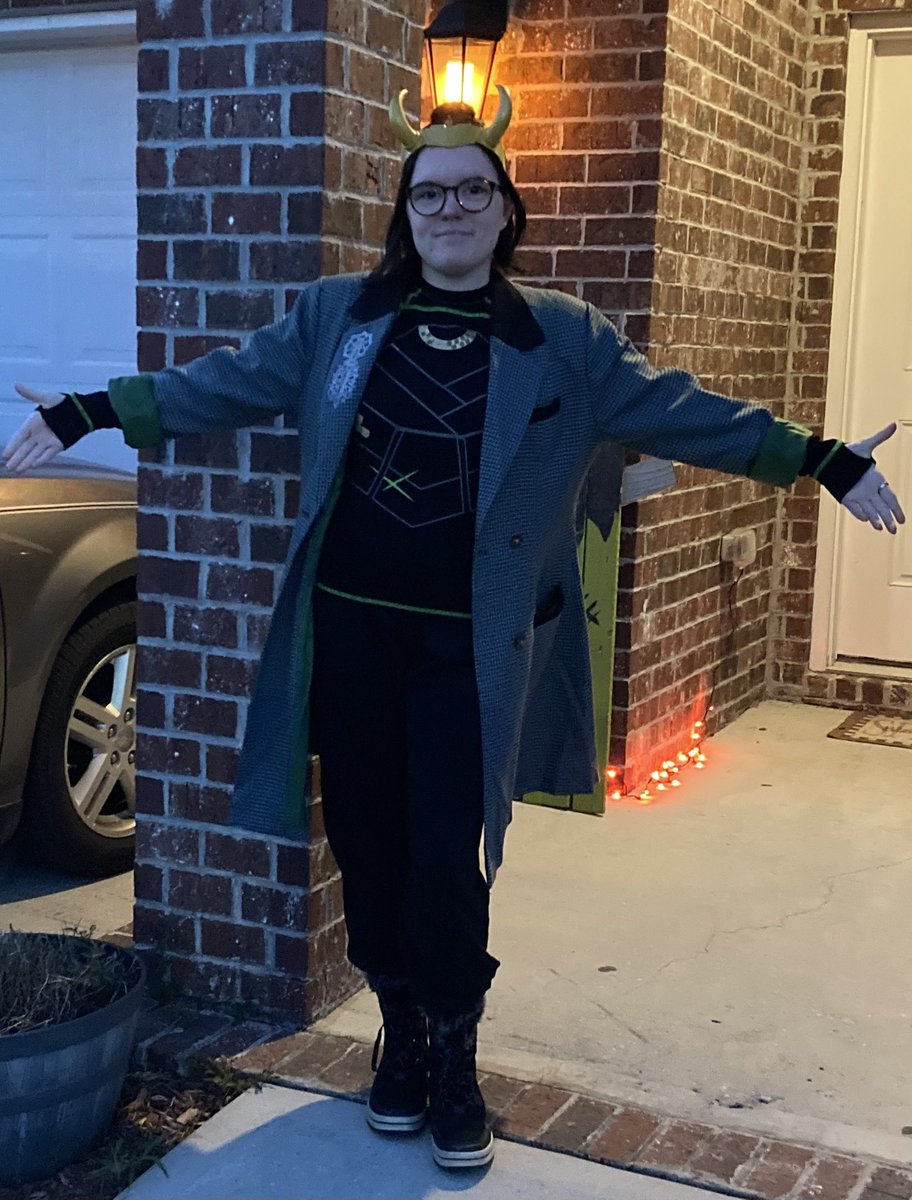 PugBolt's tweet photo. Happy Halloween. This year I dressed up as Sylvie from #LokiS2 last year I did Loki from the series. https://t.co/gTc7pM6cCc