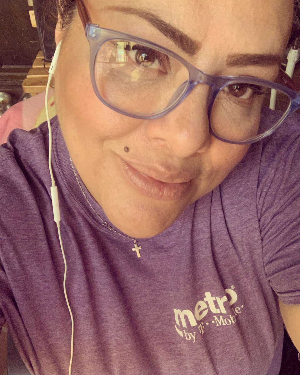 I really proud of be part of <a href="/metrobyTMOCDMX/">CDMX</a> crazy family thanks do all that you have give me and for you big support #WeAreMetro Second day of #CustomerServiceWeek “Selfie  Tuesday” #PurpleLIFE really thanks <a href="/oscaruizqasuper/">The voice avanger</a> Jerry, Esme and all the sups, QA and amazing agents💜