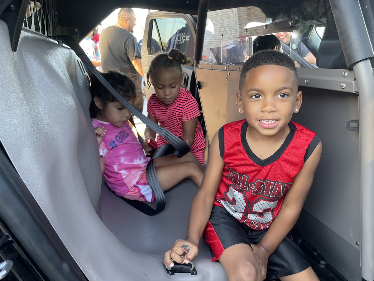 powerchurchama's tweet photo. @AmarilloPD we love #NationalNightOut2021 thank you for being in our Barrio https://t.co/tSJJRhAA3y