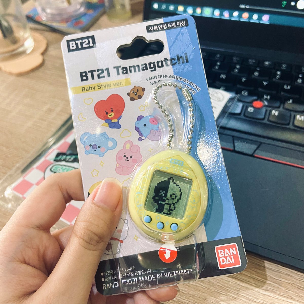 _bwitaes940106's tweet photo. help it’s teeny tiny asxdjcnsklm 🤣 https://t.co/rGG30DD3pb