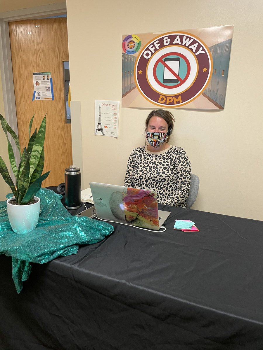 You know you have the best associate principal when she sets up her “office” in the hallway for the day to say hi to everyone!
<a href="/MEigenrauchLF67/">𝕄𝕖𝕘𝕒𝕟 𝔼𝕚𝕘𝕖𝕟𝕣𝕒𝕦𝕔𝕙</a> #dpm67
