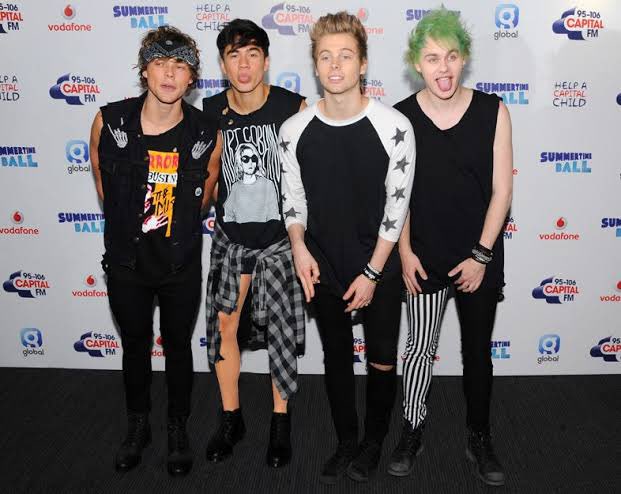 In this halloween 5sos should dress like 2014 era