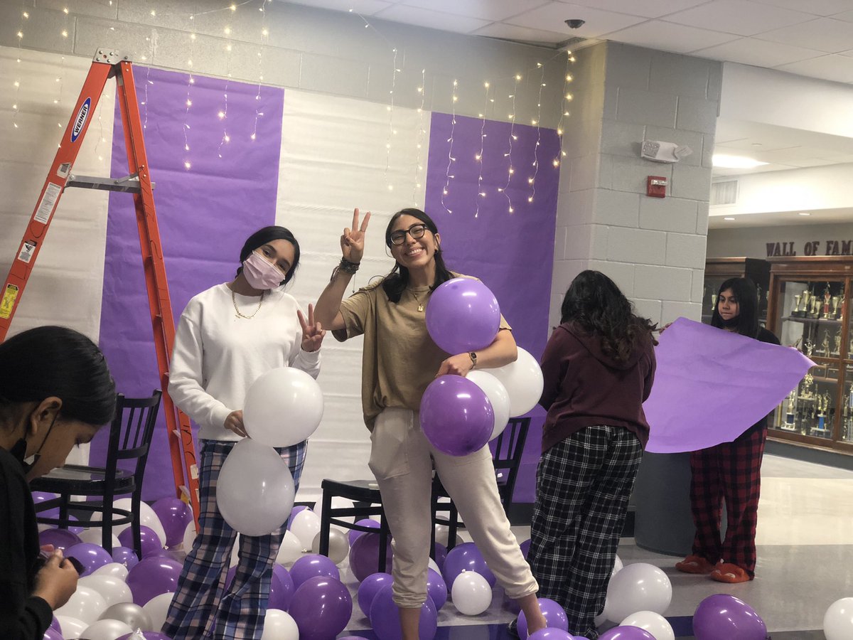 sundialsh's tweet photo. We can’t hide our Bison Pride! Homecoming week. @Sunset_Bison https://t.co/3CxuwNvW69