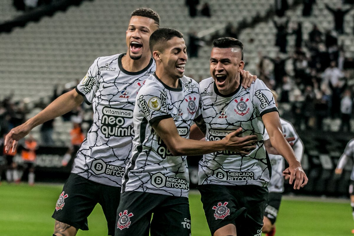beatrizoccoler's tweet photo. Corinthians 3x1 Bahia

- torcida de volta
- de virada
- recital de Cantillo (com direito ao primeiro gol) e Giuliano
- Róger Guedes sendo Róger Guedes
- GP abusado
- Sylvinho conduziu bem
- João Victor e Gil = habemus zaga, senhores
- 77 Jô 

DEU TUDO CERTO! 🤩
📸 @DFDaniloFoto https://t.co/hq7nGqTWwp