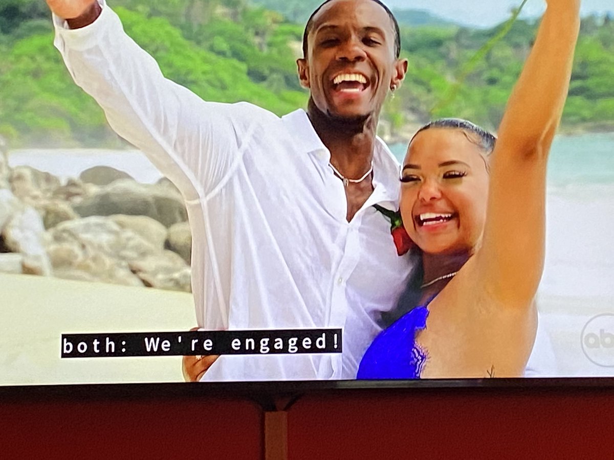 BachOnRoses's tweet photo. HISTORY (that was overdue) HAS BEEN MADE IN BACHELOR HISTORY. RILEY AND MAURISSA ARE THE FIRST BLACK COUPLE TO BE ENGAGED IN BACHELOR NATION. FINALLY. #BachelorInParadise https://t.co/AA55kNXjFn