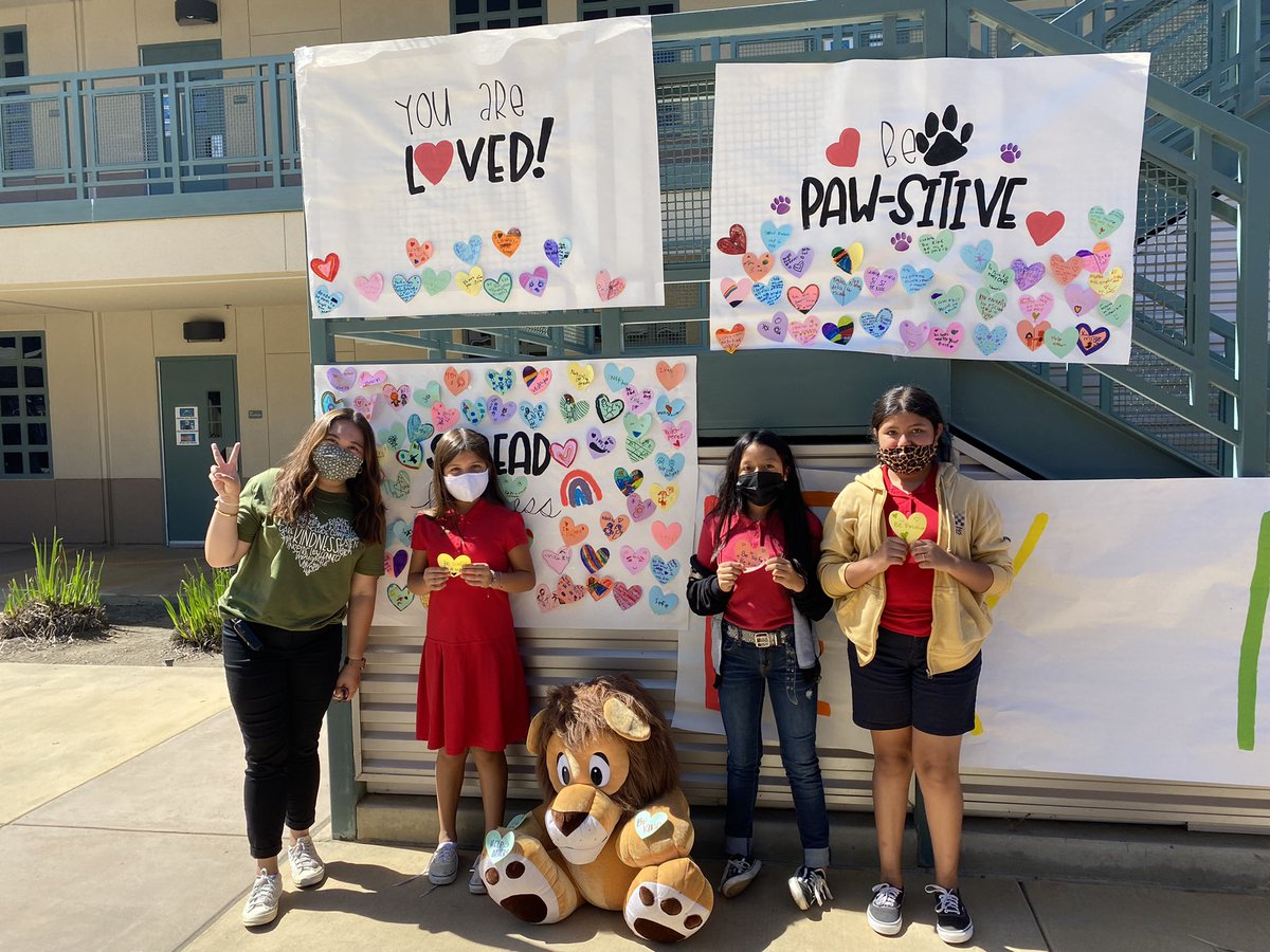 Our Kindness Campaign last week!🥰 Our students & staff shared kindness messages to each other. We are excited for a Paw-sitive school year! @SAUSDCCR @DrRebeccaPianta @LowellElementa6