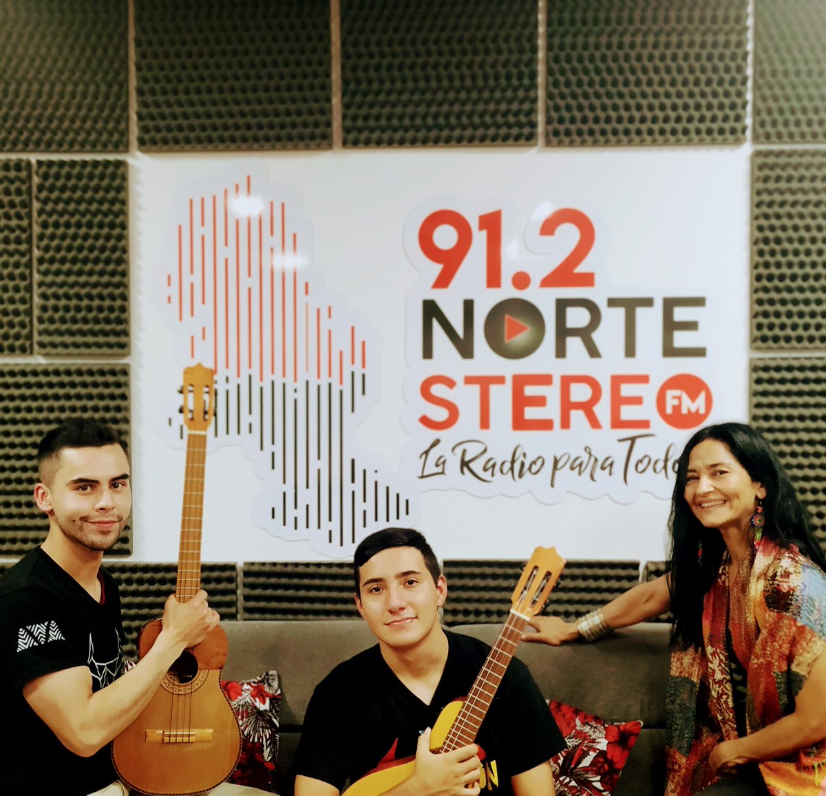 CimarronCol's tweet photo. Y la bienvenida a #Cúcuta fue un especial en @912nortestereo!

Mañana nos presentaremos por primera vez aquí para conmemorar el Bicentenario de la Constitución de 1821.

A las 7:00 pm nos vemos en el Parque Santander con la compañía del pueblo. https://t.co/j0tnrjAhga