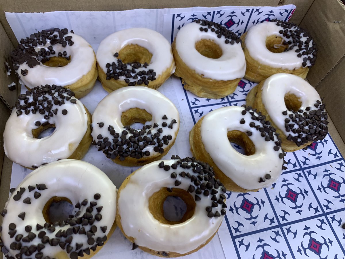 #WeAreMetro 1st day of Customer Servín week #PurpleLIFE sweet 🍰bread and donuts for our wonderful agents 🍩 thanks for all your efforts everyday 💜 this is our celebration 🎉 for you great job 💜<a href="/metrobyTMOCDMX/">CDMX</a> <a href="/jayndallas55/">PJ Moore</a> <a href="/Josie_MPCS/">Josefina Garcia</a> <a href="/oscaruizqasuper/">The voice avanger</a> <a href="/HPDEC1969/">Hector Perez</a> <a href="/Daniel_S181/">DANIEL</a>