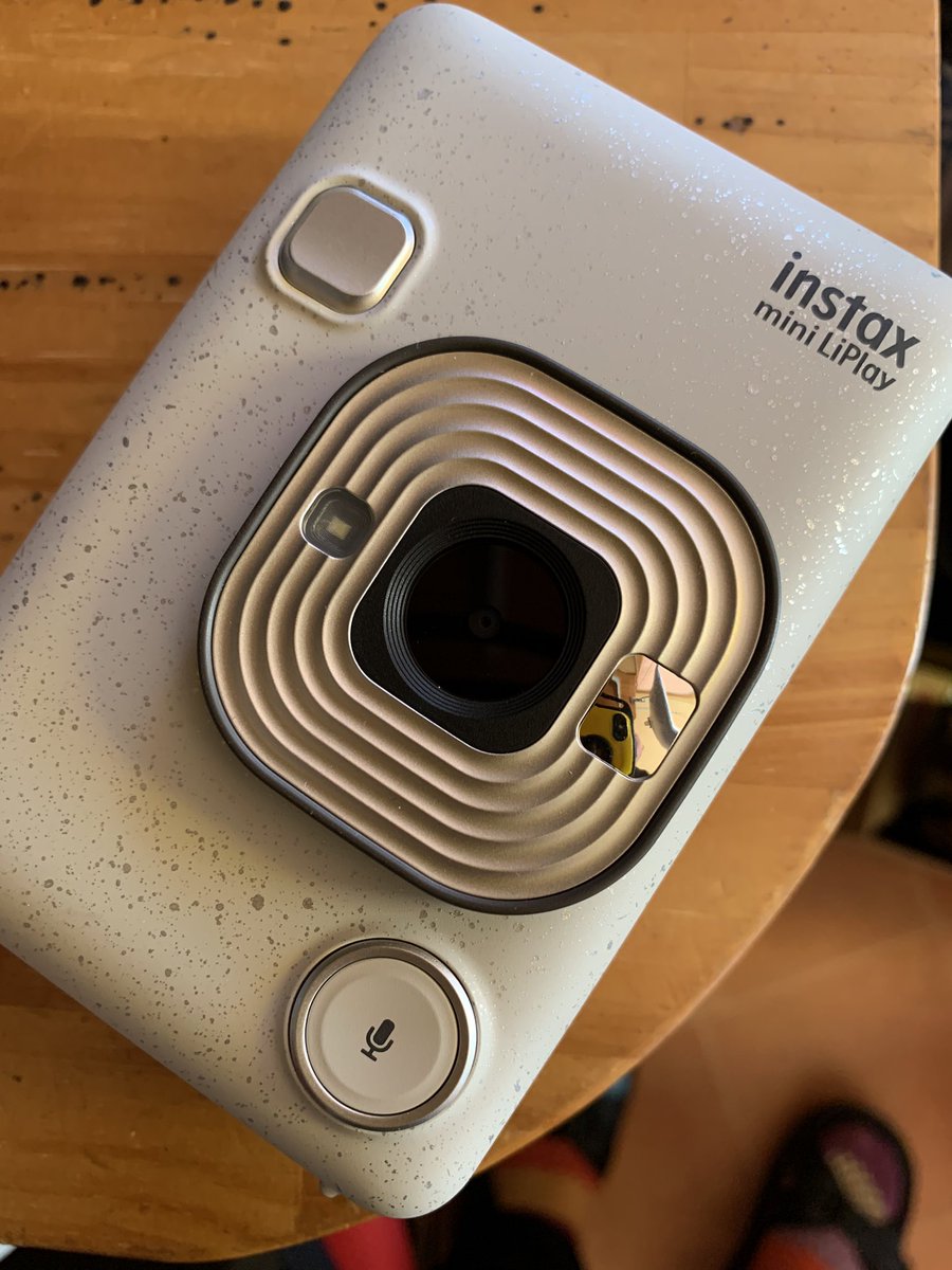 hs_1966_'s tweet photo. チェキ楽しい！

#チェキ #instaxmini https://t.co/oagqOVmPfn