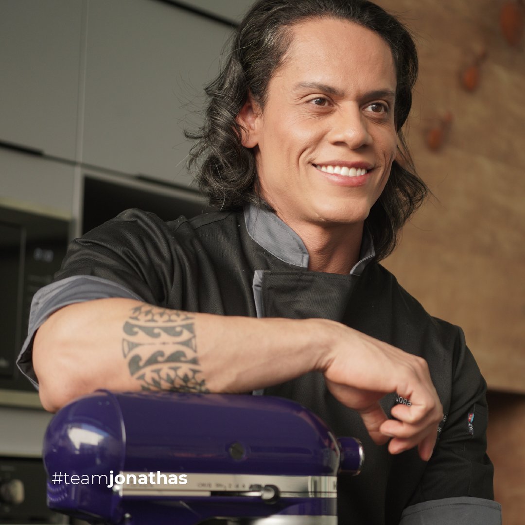 jonathasbakeoff's tweet photo. Mais uma semana, vamos com tudo! 

Animação, amor e muita positividade! ❤️  

#teamjonathas 🏋🏽‍♂️
#confeiteiro #confeitaria #competição #sbt #discoveryhhbr #bakeoff7 #bakeoff #bakeoffbrasil #bakeoffbrasil7 https://t.co/rRkLAmqsQn