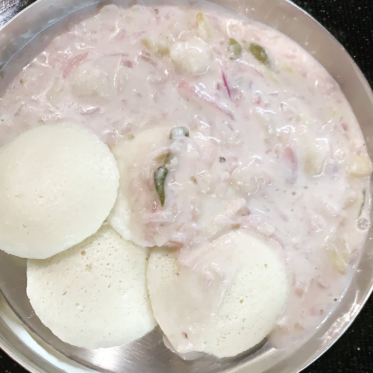 relationWthFood's tweet photo. ഇഡ്ഡലിയും ഇഷ്ട്ടുവും.... many palakkadians could relate I guess.. the auspicious breakfast ever 💥
.
.
.
.
.
.
#idli #ishtu #stew #potatostew #palakkadan #palakkadspecial #coconutmilk #idlilove #highonfood #postoftheday #bliss https://t.co/FmyPBCltrx