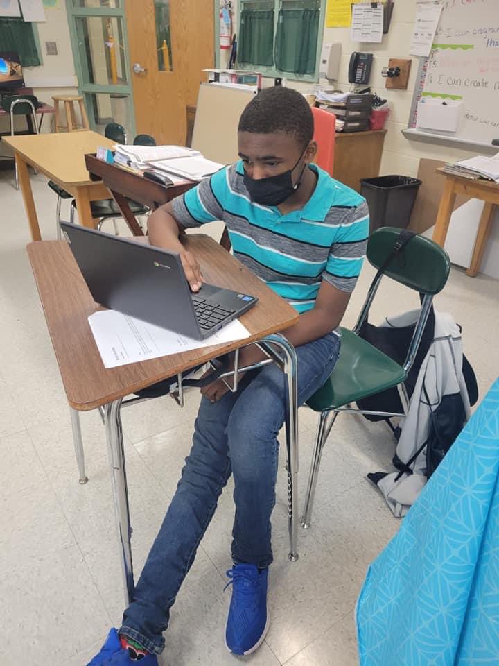 adixonMCS's tweet photo. 8th Grade Computer Science Students hard at work today designing apps #weRMooreCTE #Ctewebeforeme #Mooreworks https://t.co/2jcBc3vZEq