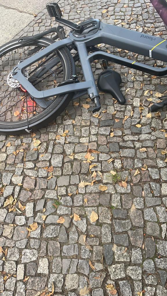 Payday_ev's tweet photo. A little collection of broken bikes of #gorillas in Bergmannkiez. The company audaciously claims the strikes had no legal basis. They have actually an even bigger basis: our lives at stake. 
Instead of providing, @gorillasapp prefers firing! Demanding safety is not illegal!
#9GG https://t.co/BfzvjXCcnJ