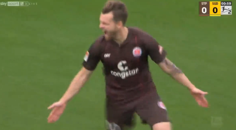 foet247europa's tweet photo. St. Pauli beat Dynamo Dresden 3-0 to go top of the table. #FCSPSGD https://t.co/xnDC8SOmnX