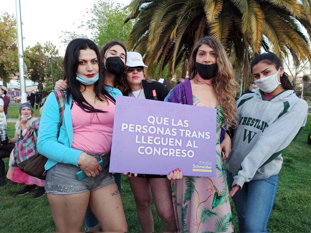 emischneiderv's tweet photo. Gracias compañeras de @AmandaTransOfic por su apoyo. #TransformemosChile y lleguemos juntas al Congreso 💜🏳️⚧️✊🏻 https://t.co/zrZxMgdgw1