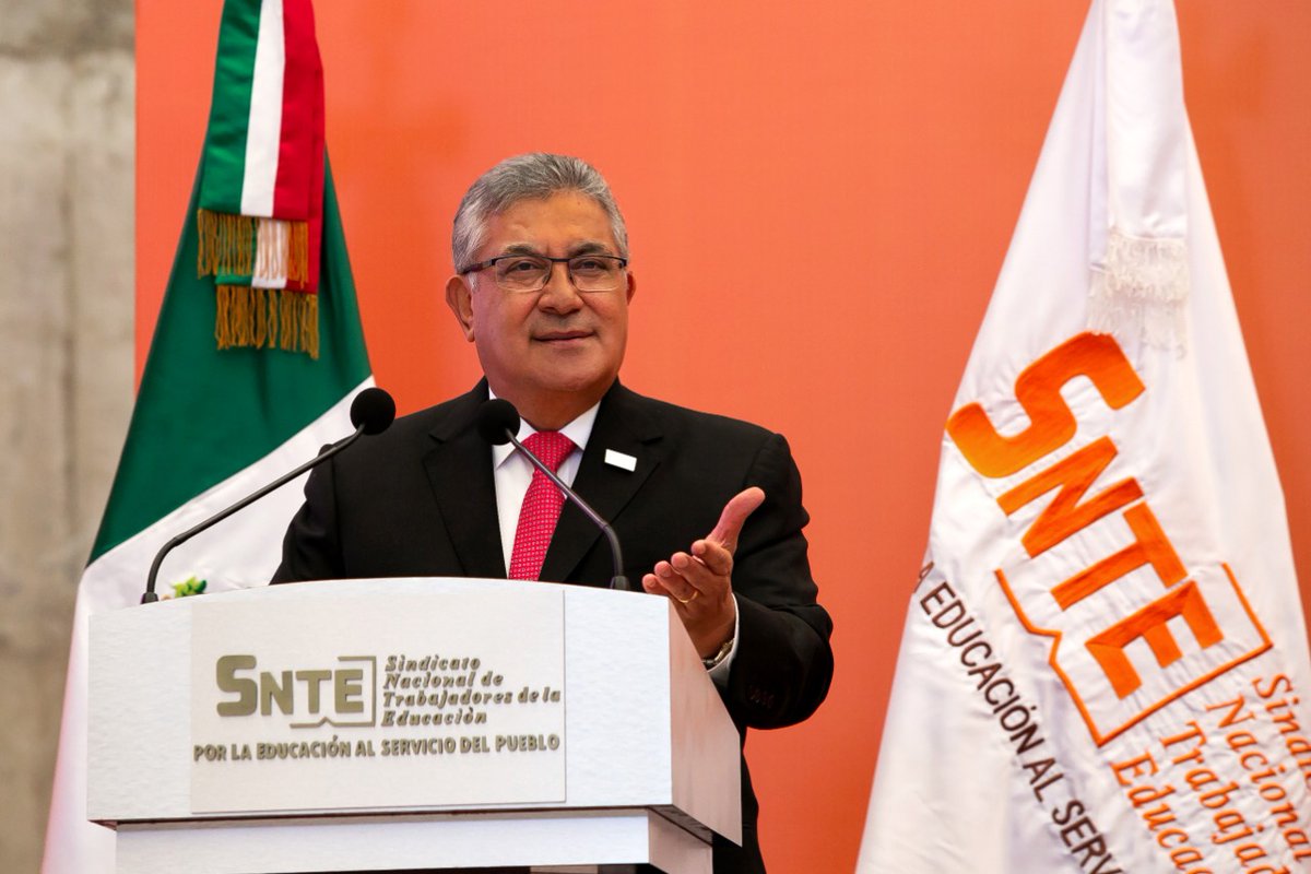 RamirezMiguel64's tweet photo. #TodosSomosUno 🙋‍♀️🙋‍♂️

🔴 La escuela sigue vigente gracias al compromiso del magisterio: Mtro. Alfonso Cepeda Salas 🔴 En #DíaMundialDelDocente 👩‍🏫 reconoce #SNTE 📚 a maestros que ante #COVID19 🦠 muestran vocación para innovar prácticas pedagógicas

Nota 👉 https://t.co/uxqClcTrqU https://t.co/WCAFWEeeDt