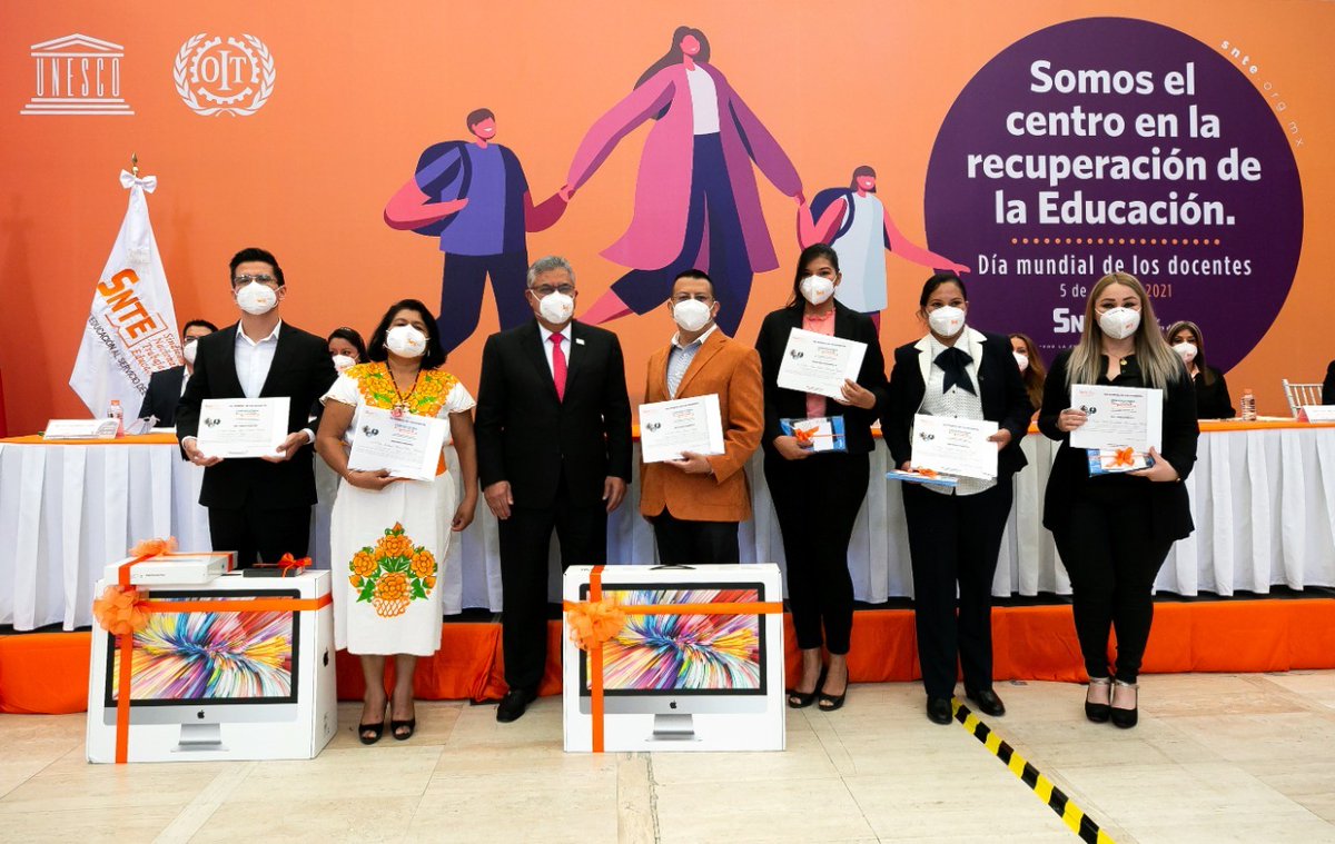 RamirezMiguel64's tweet photo. #TodosSomosUno 🙋‍♀️🙋‍♂️

🔴 La escuela sigue vigente gracias al compromiso del magisterio: Mtro. Alfonso Cepeda Salas 🔴 En #DíaMundialDelDocente 👩‍🏫 reconoce #SNTE 📚 a maestros que ante #COVID19 🦠 muestran vocación para innovar prácticas pedagógicas

Nota 👉 https://t.co/uxqClcTrqU https://t.co/WCAFWEeeDt