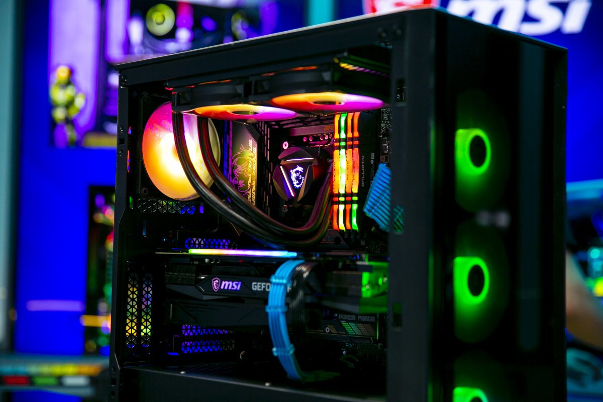 IntelGaming's tweet photo. This past #ModMondays is a treat to look at! 🍮

Assembled by our comedic duo, @Robeytech &amp; @yougellyy, this build has us all feeling a little jelly inside.

🤝 @msigaming &amp; @crucialmemory https://t.co/UOosspiN1k